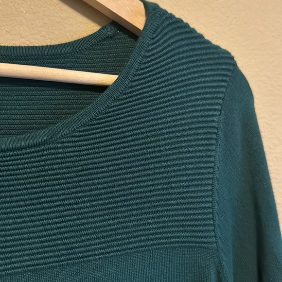 Colorblock Sweater ✨NWOT✨ - Picture 6 of 8
